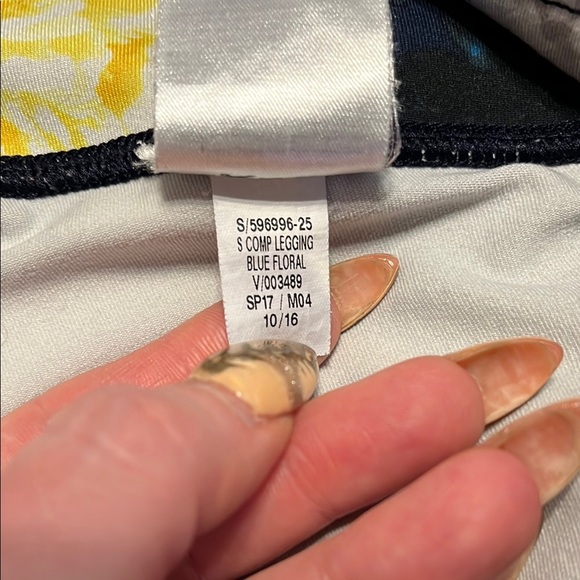 Old Navy Active Go-Dry‎ Full Length Colorful Blue Floral Patterned Leggings - Picture 5 of 5